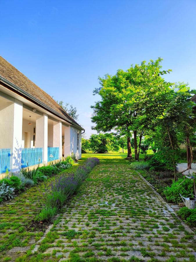 Bed and Breakfast Ethno&Coffee House Tulip Glozan Экстерьер фото
