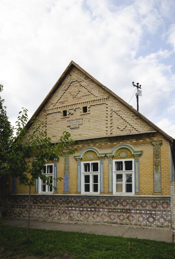 Bed and Breakfast Ethno&Coffee House Tulip Glozan Экстерьер фото
