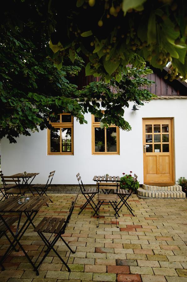 Bed and Breakfast Ethno&Coffee House Tulip Glozan Экстерьер фото